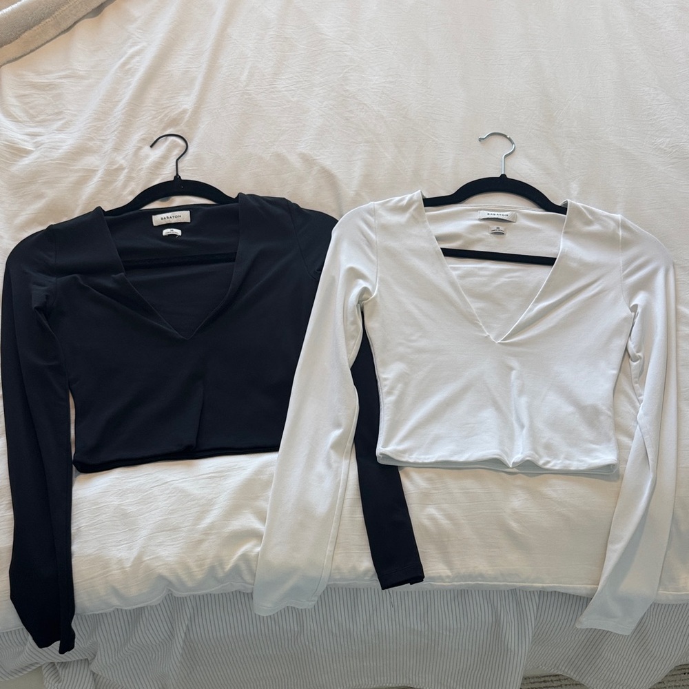 Aritzia Babaton V-Neck Long Sleeve Crop Top in Black & White
